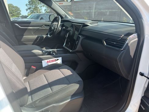 Used 2025 GMC Acadia Elevation FWD image 27