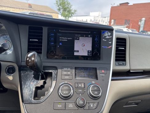 Used 2015 Toyota Sienna XLE image 23