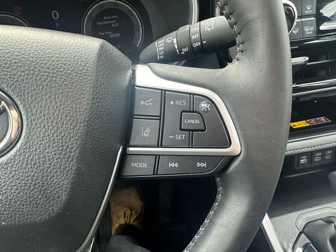 Certified 2025 Toyota Highlander XSE image 22