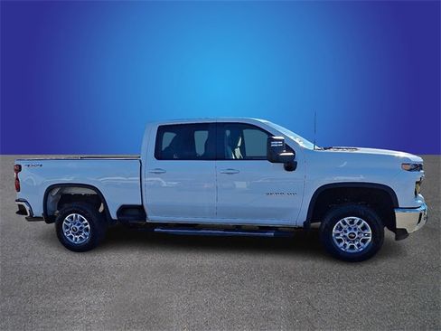 Used 2024 Chevrolet Silverado 2500 LT image 4