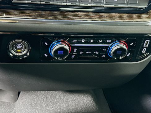 Used 2023 GMC Sierra 1500 Elevation image 24