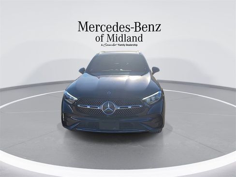 Used 2023 Mercedes-Benz GLC 300 4MATIC image 3
