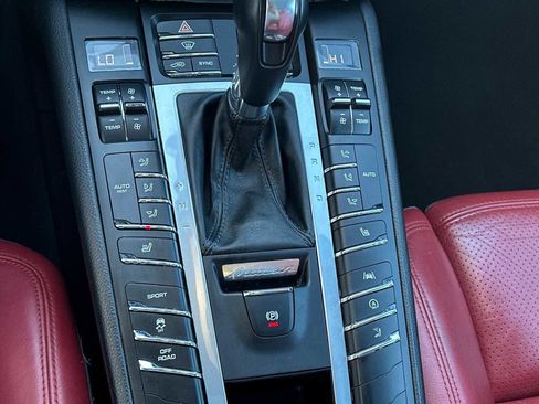 Used 2021 Porsche Macan S image 22