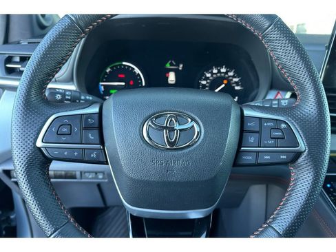 Used 2023 Toyota Sienna XSE image 27