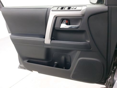 Used 2021 Toyota 4Runner SR5 image 27