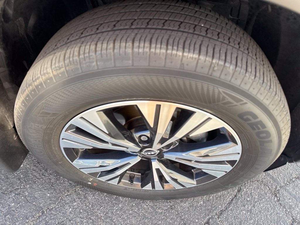 Used 2023 Nissan Rogue SV FWD image 9