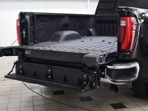 Used 2024 GMC Sierra 3500 SLT w/ SLT Convenience Package AWD/4WD image 29