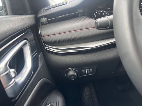 Used 2025 Jeep Compass Trailhawk AWD/4WD image 31