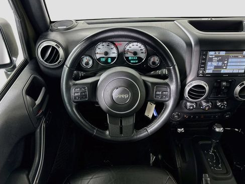 Used 2015 Jeep Wrangler Unlimited Sahara w/ Connectivity Group AWD/4WD image 23