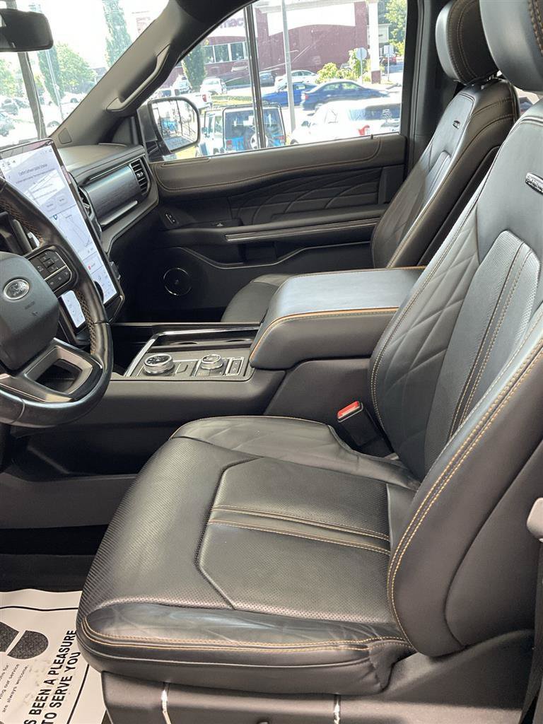Used 2022 Ford Expedition Platinum AWD/4WD image 7