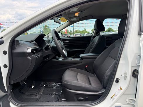 Used 2025 Nissan Altima 2.5 SV AWD/4WD image 13