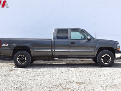 Used 2002 Chevrolet Silverado 2500 LS w/ Electrical Convenience Pkg AWD/4WD image 6