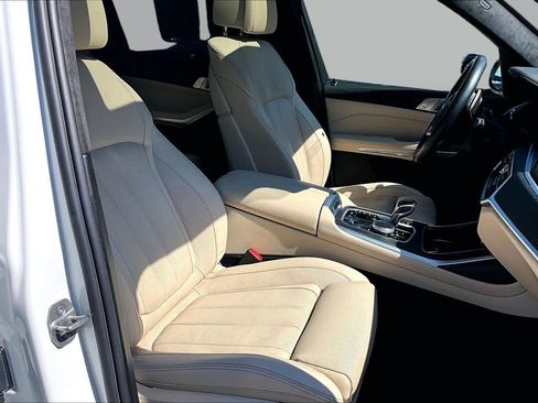 Used 2022 BMW X7 xDrive40i w/ Premium Package AWD/4WD image 8