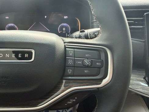 Used 2022 Jeep Wagoneer Series II AWD/4WD image 41