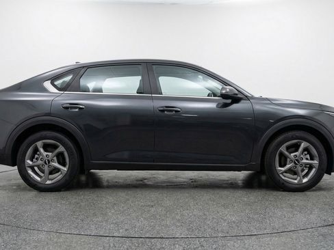 Used 2025 Kia K4 LXS image 11