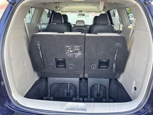 Used 2018 Kia Sedona LX w/ LX Essentials Premium Package FWD image 18