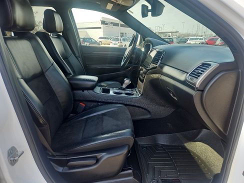 Used 2020 Jeep Grand Cherokee Altitude image 16
