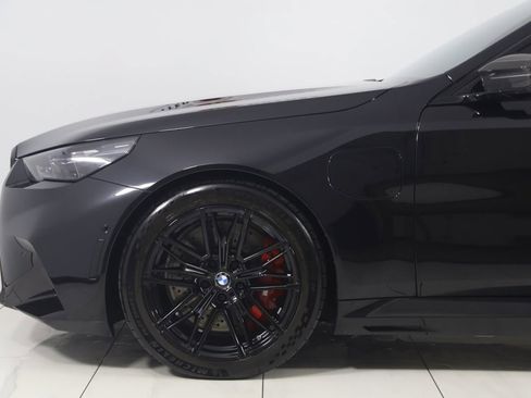 Used 2025 BMW M5 w/ Executive Package image 40