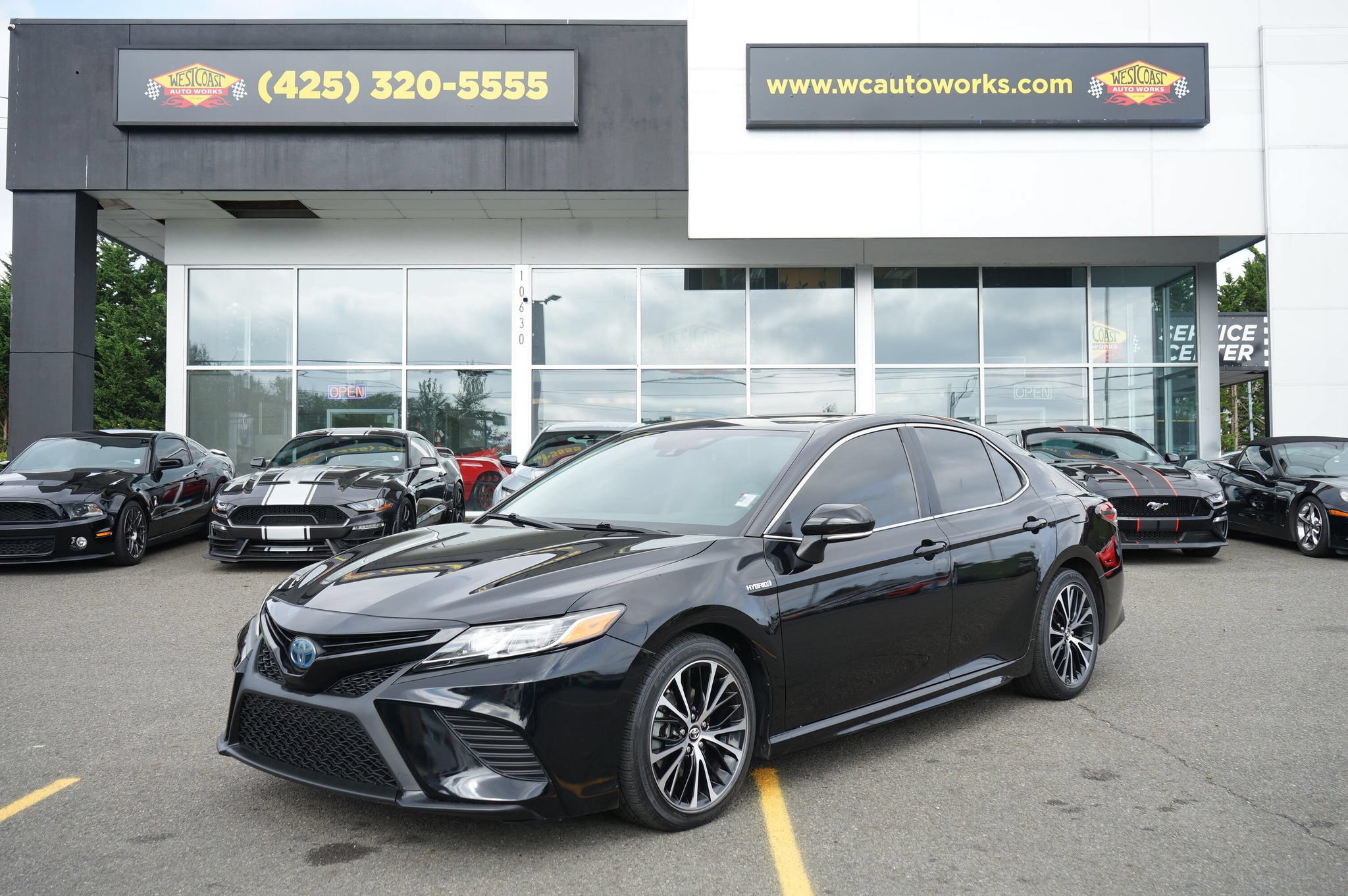 Used 2019 Toyota Camry SE w/ Audio Package FWD image 1