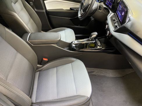 Used 2025 Chevrolet Trax LT w/ LT Convenience Package image 24