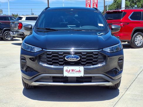 Used 2025 Ford Escape ST-Line AWD/4WD image 2