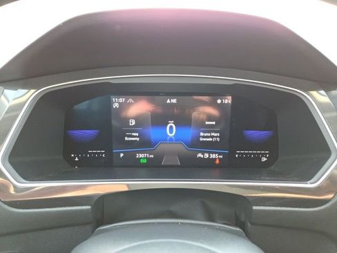 Used 2022 Volkswagen Tiguan SE image 13