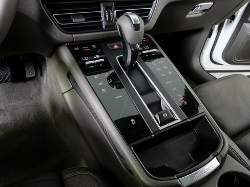 New 2026 Porsche Macan AWD/4WD image 19