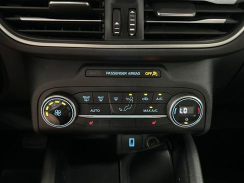 Used 2020 Ford Escape SE image 21