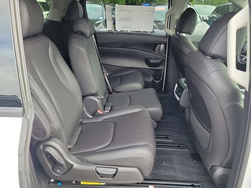 New 2026 Kia Carnival SX w/ SX Dark Edition Package FWD image 12