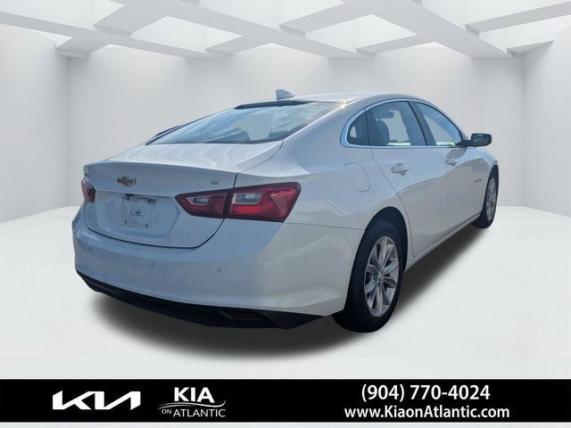 Used 2025 Chevrolet Malibu LT FWD image 3