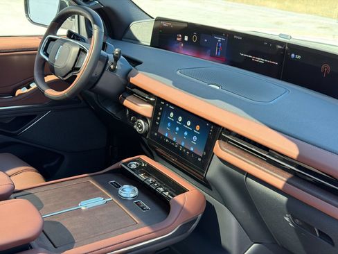 New 2026 Lincoln Navigator Reserve AWD/4WD image 11