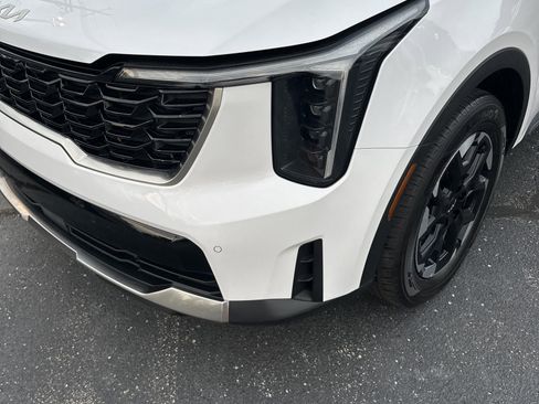 Used 2024 Kia Sorento S image 14