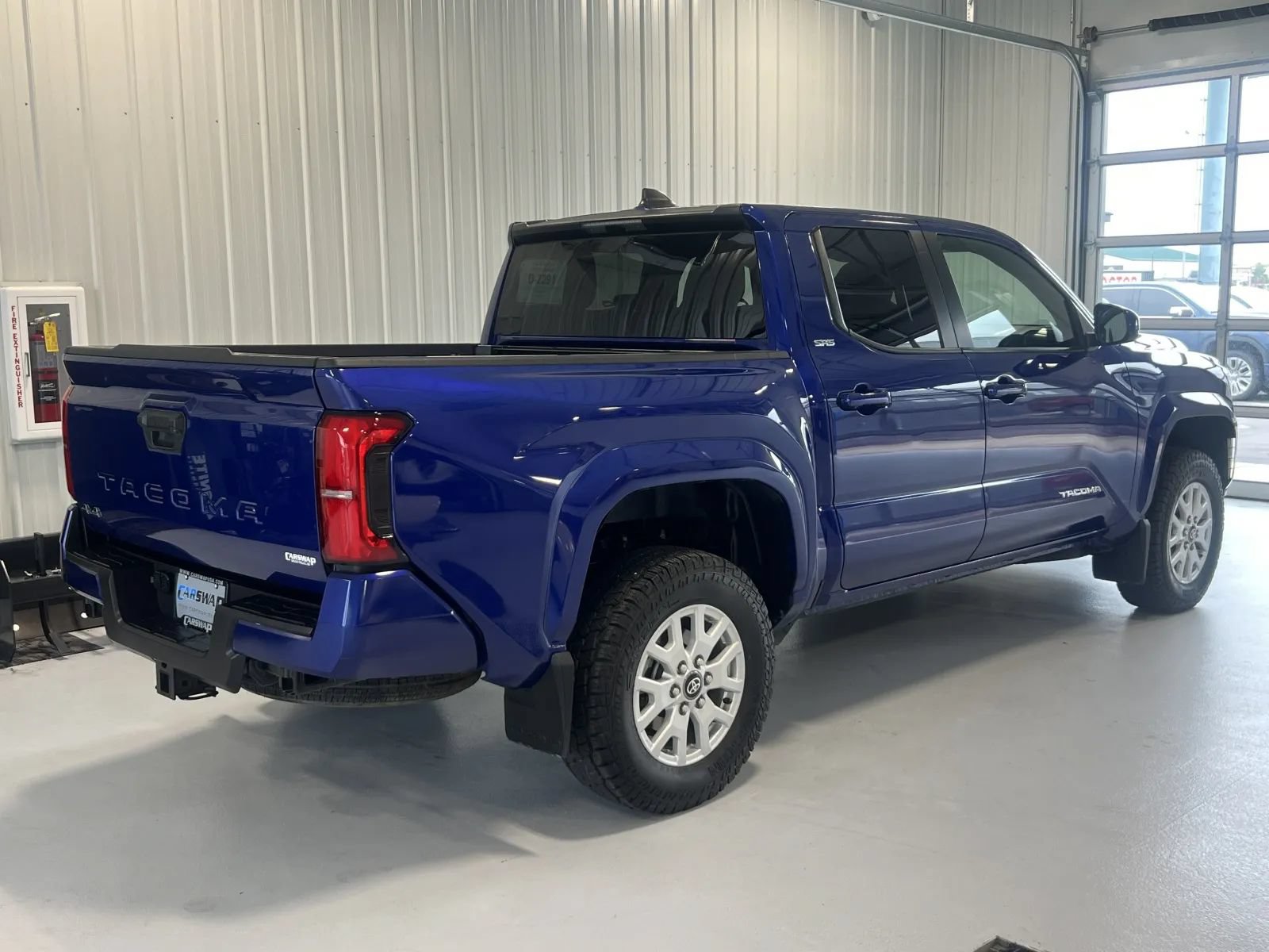Used 2025 Toyota Tacoma SR5 AWD/4WD image 3