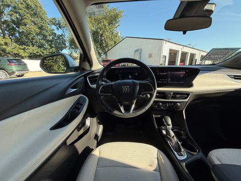 Used 2024 Buick Encore GX Preferred w/ Comfort Package AWD/4WD image 2