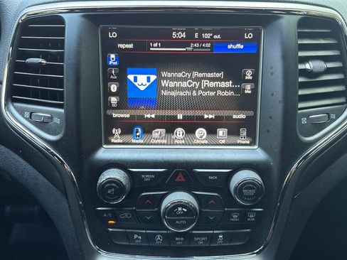 Used 2017 Jeep Grand Cherokee Altitude AWD/4WD image 21