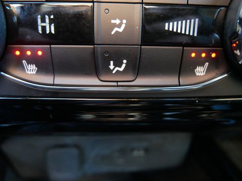 Used 2024 Chevrolet Trax RS w/ Sunroof Package image 31