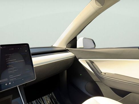 Used 2020 Tesla Model Y Long Range image 20