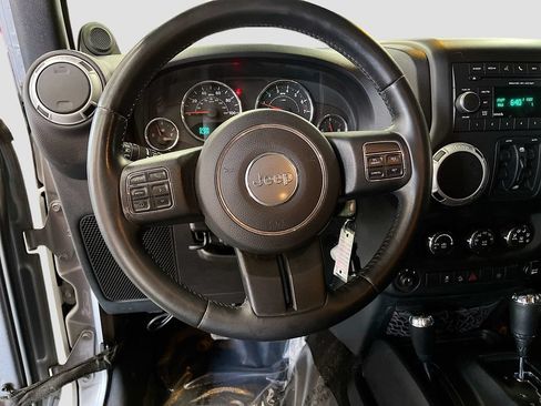 Used 2014 Jeep Wrangler Unlimited Sahara w/ Connectivity Group AWD/4WD image 10