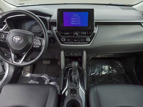 Used 2024 Toyota Corolla Cross XLE image 12