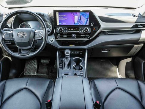 Used 2023 Toyota Highlander XLE FWD image 15