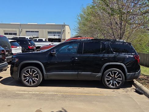 Used 2021 GMC Acadia SLE w/ Driver Convenience Package image 3