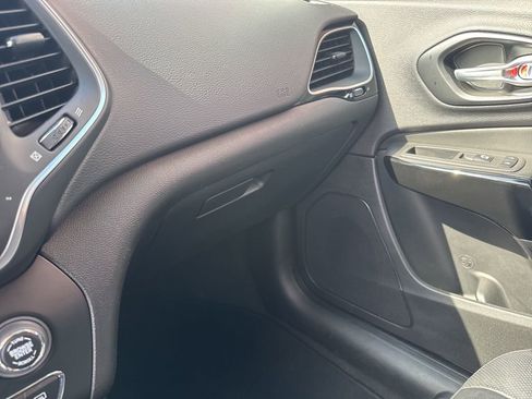 Used 2023 Jeep Cherokee Altitude Lux image 41