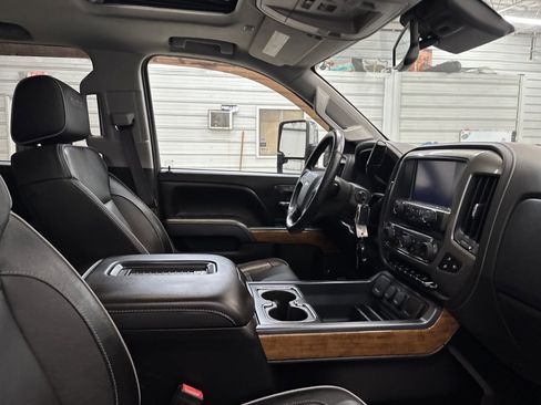 Used 2017 Chevrolet Silverado 2500 High Country w/ Duramax Plus Package image 28