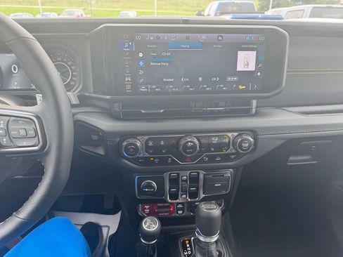 New 2025 Jeep Wrangler Unlimited Rubicon 392 image 31