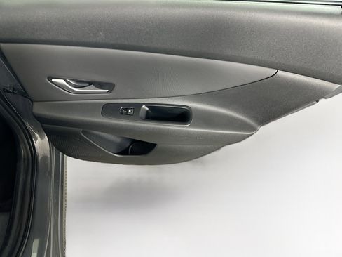 Used 2025 Hyundai Elantra SEL FWD image 29
