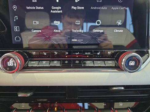 Used 2024 GMC Canyon AT4X image 21