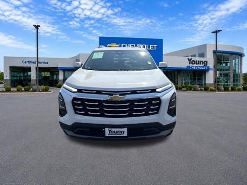 Used 2025 Chevrolet Equinox LT w/ Convenience Package II AWD/4WD image 2