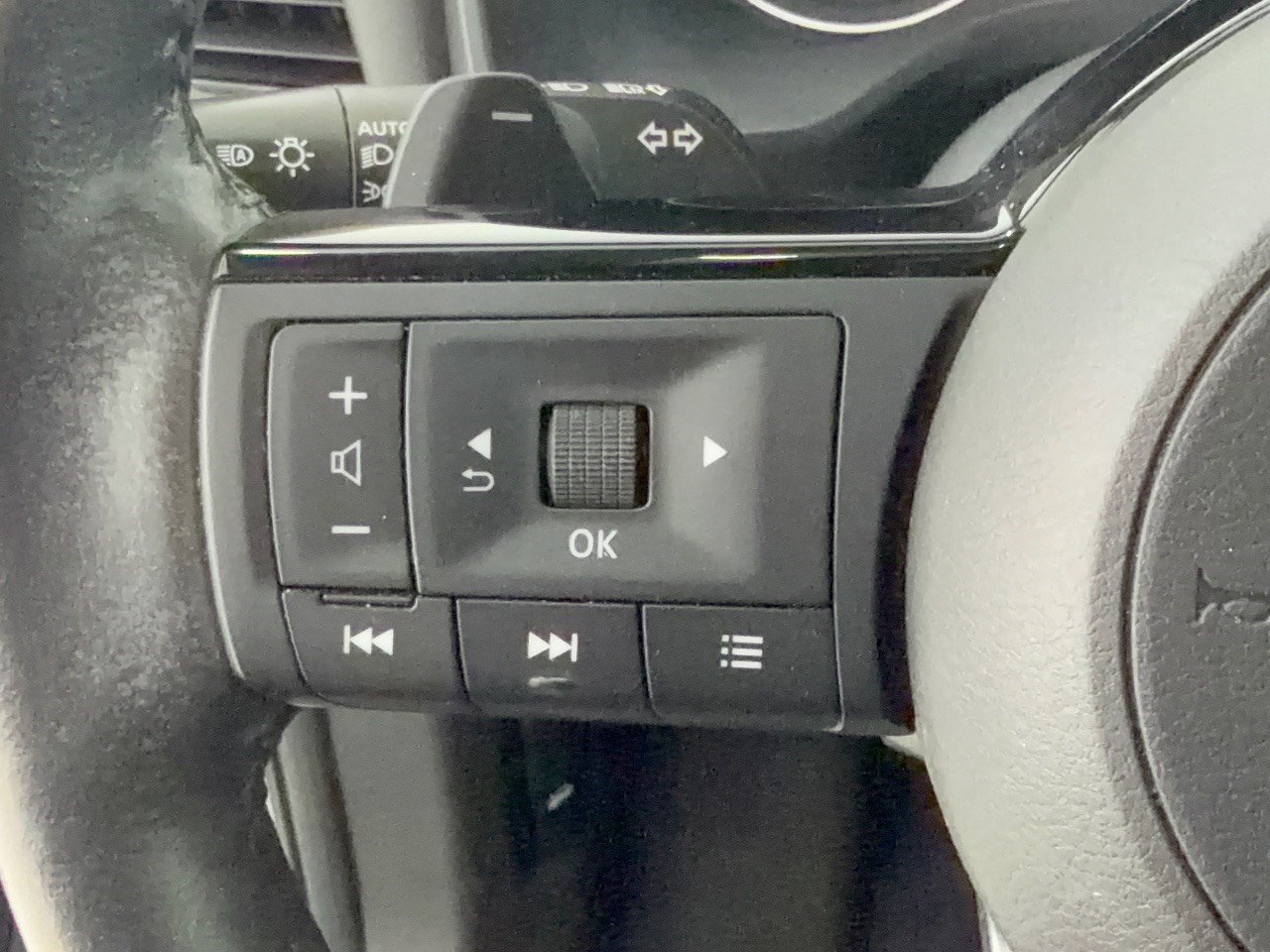 Used 2021 Nissan Rogue SL w/ Premium Package FWD image 18
