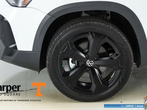 Used 2025 Volkswagen Taos SE AWD/4WD image 5