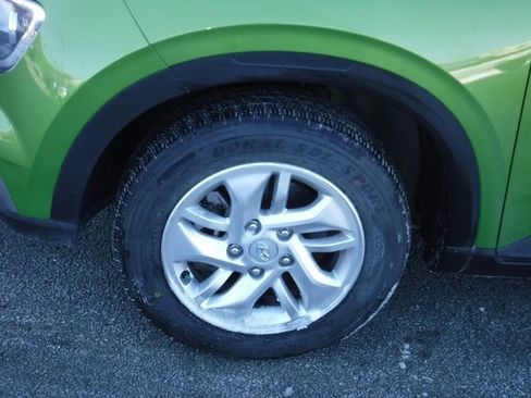 Used 2023 Hyundai Venue SE image 3